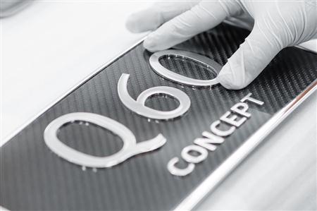 「Ｑ６０コンセプト」のエンブレム（オフィシャル写真）