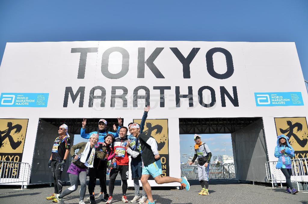 東京マラソンの前日に行われたフレンドシップランを楽しむ参加者＝２０１５年２月２１日、東京都江東区有明（桐山弘太撮影）