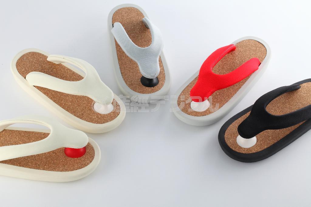 【金賞】ＪＯＪＯ／祇園ない藤。じょじょとは草履（ぞうり）のこと。草履がもつ優れた機能や優雅さを継承し、日本的ながらも洗練されたモダンな履物として、現代によみがえったのが「ＪＯＪＯ」だ（提供写真）