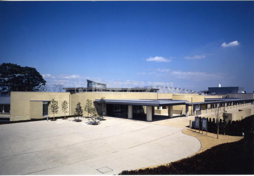 大分市美術館の外観＝大分県大分市（提供写真）