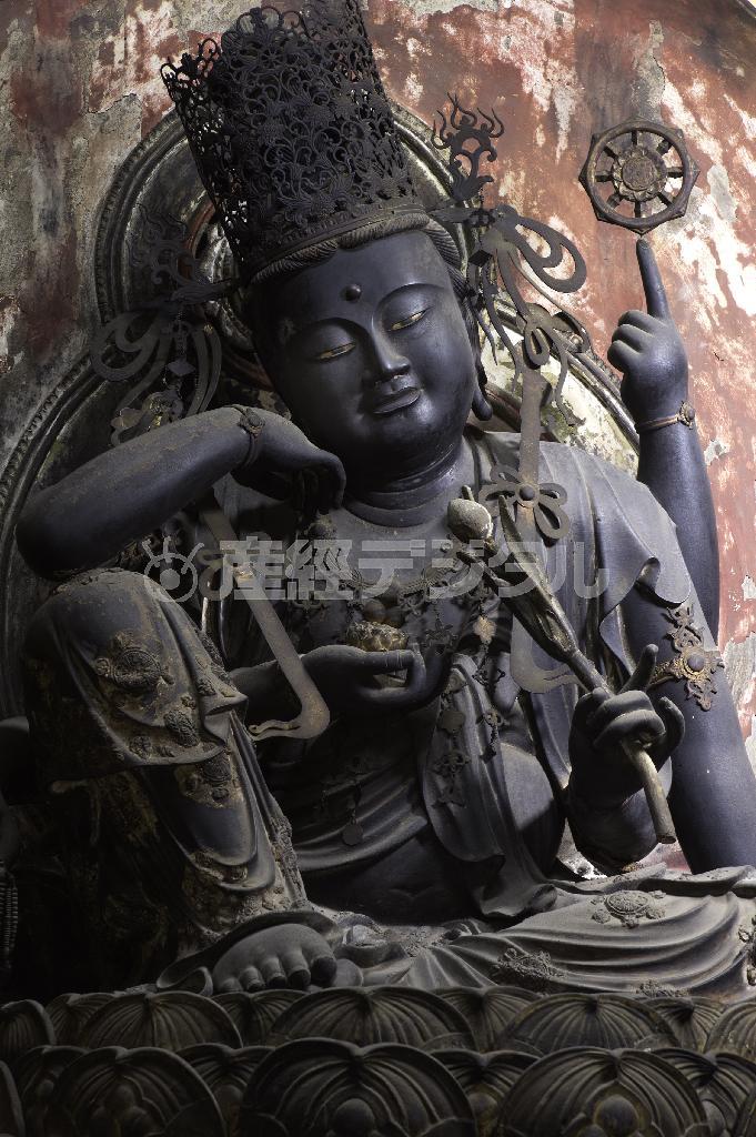 観音さまの６本の手は輪廻の六道（りくどう）に対応している＝２０１５年２月７日、神奈川県鎌倉市西御門の来迎寺（渡辺照明撮影）