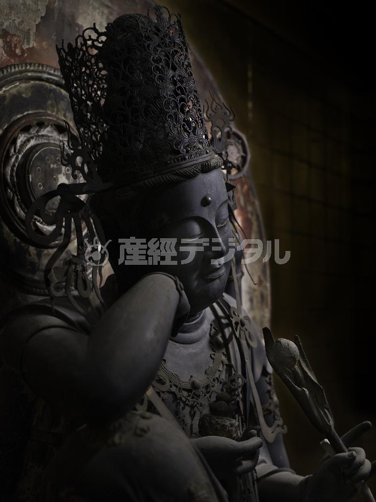 法華堂の本尊だった如意輪観音像＝２０１５年２月７日、神奈川県鎌倉市西御門の来迎寺（渡辺照明撮影）