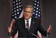 ２月１８日、シカゴで外交をテーマに演説する共和党のジェブ・ブッシュ元フロリダ州知事。ブッシュ氏が自らの外交ビジョンを示したのは、昨年１２月に大統領選出馬への意欲を表明してから初めてだった＝２０１５年、米イリノイ州（ロイター）