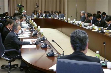 東京都内で開かれた、関西電力の家庭向け電気料金再値上げを審査する専門小委員会の第３回会合＝２５日午前