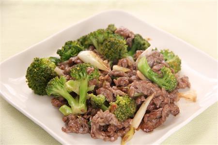 ブロッコリーと牛肉のエスニック炒め。※２４７ｋｃａｌ、塩分１．５グラム（１人分）