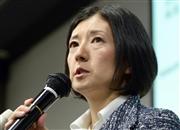 中期経営計画などについて説明する大塚家具の大塚久美子社長＝２６日、東京都千代田区