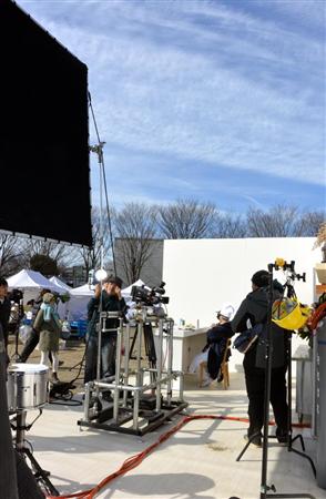 いわし雲の下で３秒クッキング動画の撮影が進められた