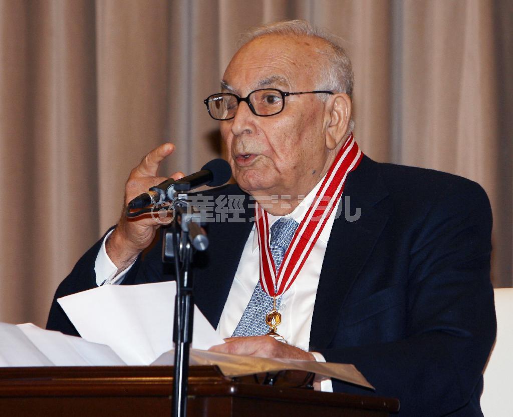 トルコを代表する作家、ヤシャル・ケマル氏＝２００８年１２月４日、トルコ・首都アンカラ（ＡＰ）