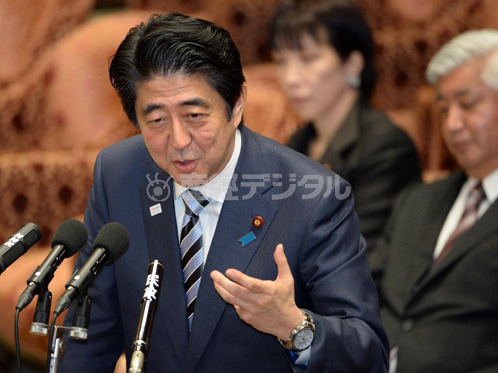 衆院予算委員会で民主党の枝野幸男（ゆきお）幹事長の質問に答える安倍晋三（しんぞう）首相＝２０１５年３月３日午前、国会・衆院第１委員室（酒巻俊介撮影）