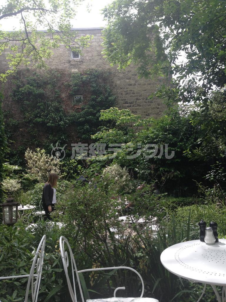 オテル・パルティキュリエ（Ｈｏｔｅｌ＿Ｐａｒｔｉｃｕｌｉｅｒ）の素晴らしい中庭。穏やかなひとときを過ごしたい方におすすめです＝フランス・首都パリ（クレモンティーヌさん提供）