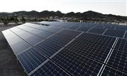 太陽光発電は全国で建設が進むが、再生可能エネルギーの普及に向けた環境整備には課題も多い
