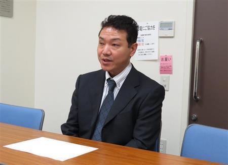 「困っていれば手助けしてほしい」と語る盲導犬ユーザーの岡本昇さん＝２０１４（平成２６年）１１月２０日（関西大学、有志学生記者撮影）