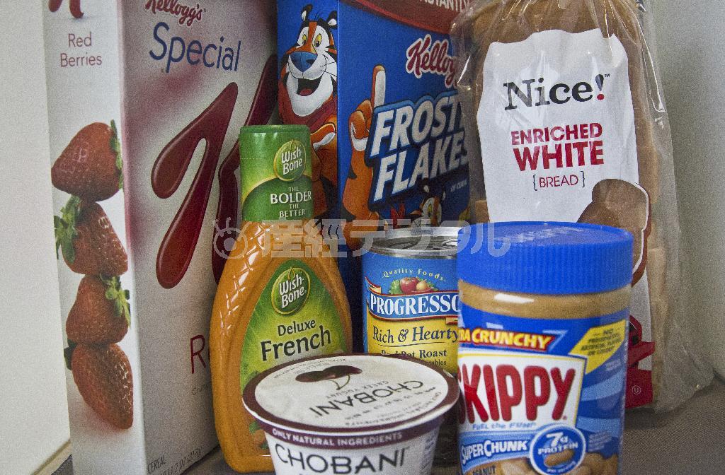 サラダドレッシング、うまみ成分を添加したパン、シリアル、ヨーグルト、ピーナツバター…。欧米の食生活を支える食品は意外なほど多くの砂糖を含んでいる＝２０１５年３月４日、米ニューヨーク（ＡＰ）