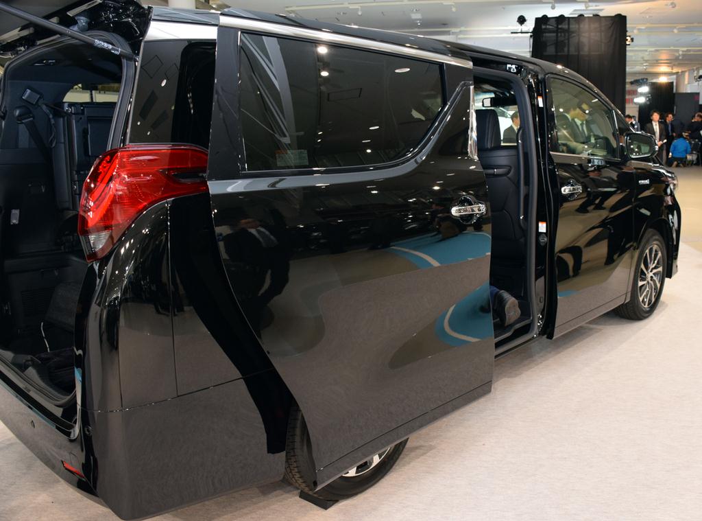 トヨタ自動車の高級ミニバン「アルファード」
