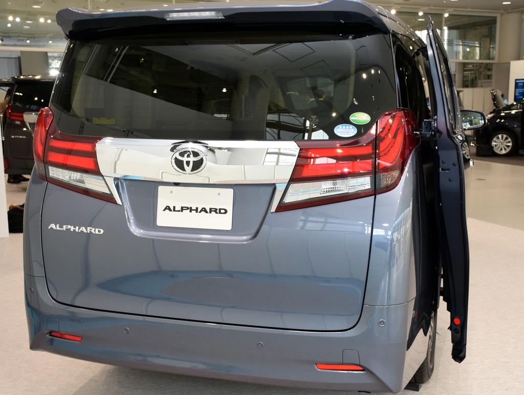 「アルファード」のリア