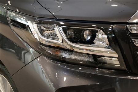 「アルファード」のヘッドランプ