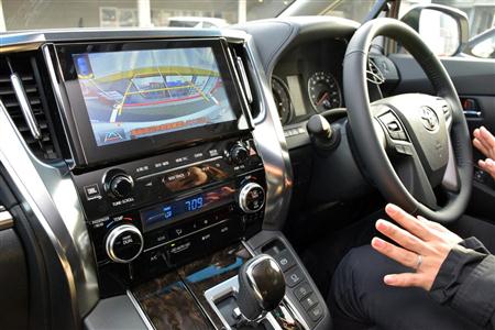 「クリアランスソナー」が後方の障害物を検知し、自動ブレーキが作動する