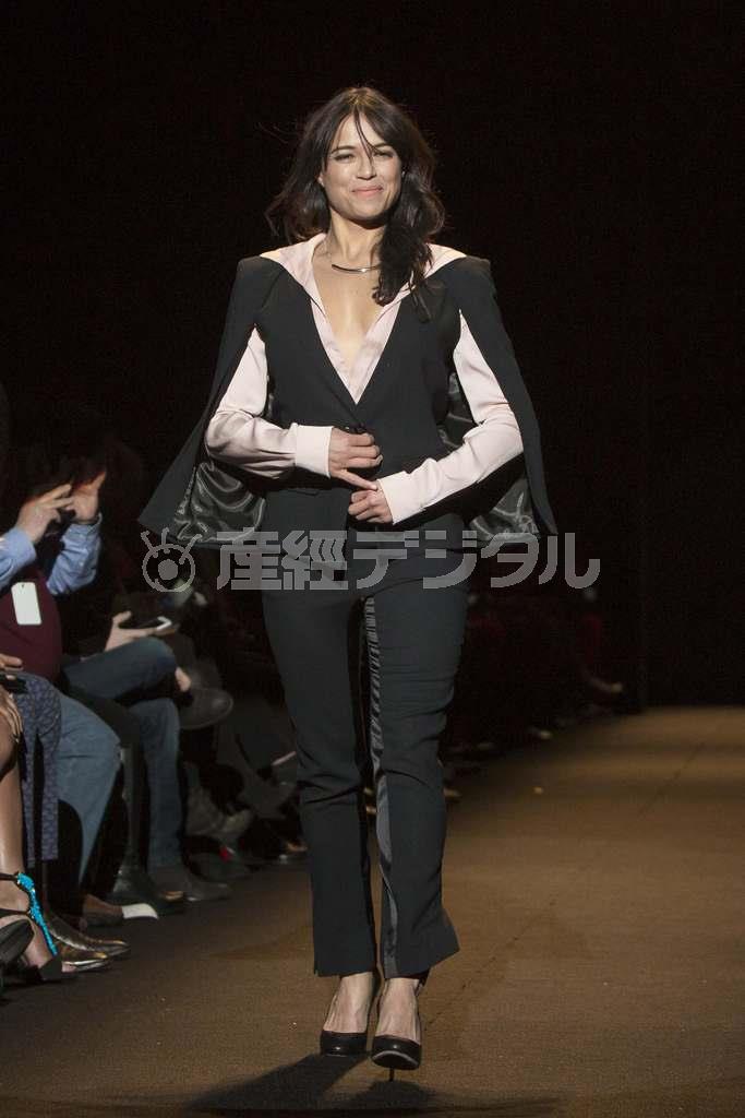 主役を人種的少数派に置き換えたスーパーヒーロー映画の制作を批判した米女優のミシェル・ロドリゲスさん＝２０１５年２月１５日、米ニューヨーク（ロイター）