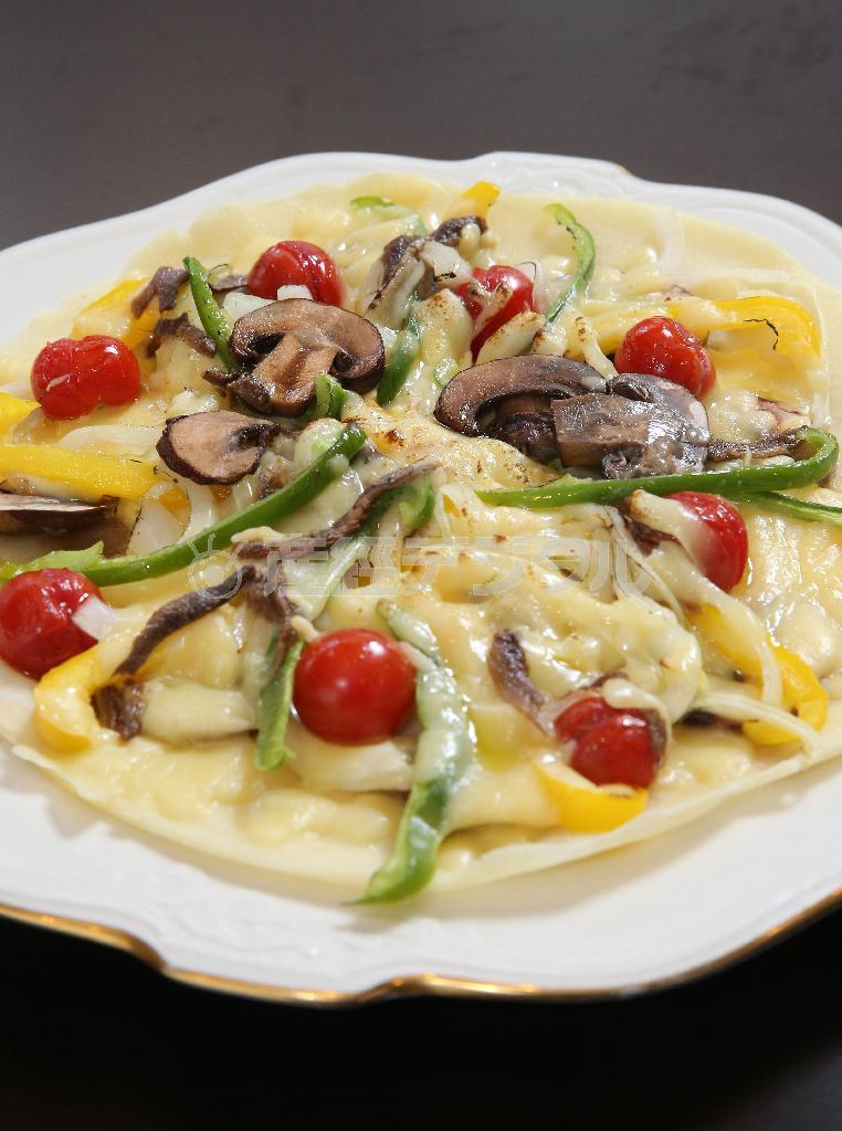 生地におからを使うことで塩分も適度でお腹にももたれず、おいしくいただける「モチモチおからＰＩＺＺＡ」＝２０１５年２月１０日、京都市中京区（寺口純平撮影）