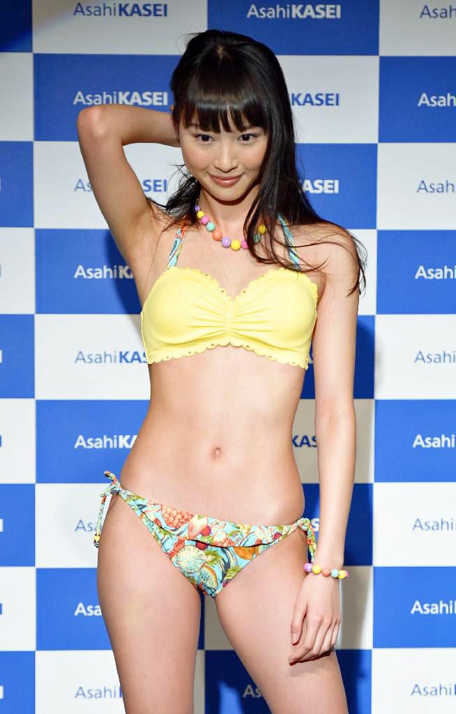 旭化成の２０１５年のキャンペーンモデルに選ばれた津市出身の山下永夏さん＝１０日午前、東京都千代田区