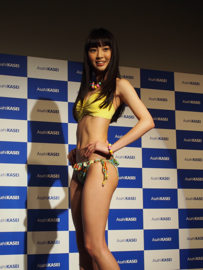 旭化成の２０１５年のキャンペーンモデルに選ばれた津市出身の山下永夏さん＝１０日午前、東京都千代田区