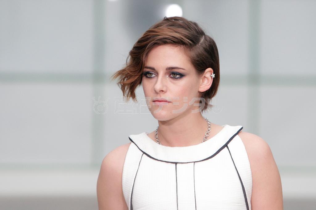 米女優、クリステン・スチュワートさん＝２０１５年１月２７日、フランス・首都パリ（ＡＰ）