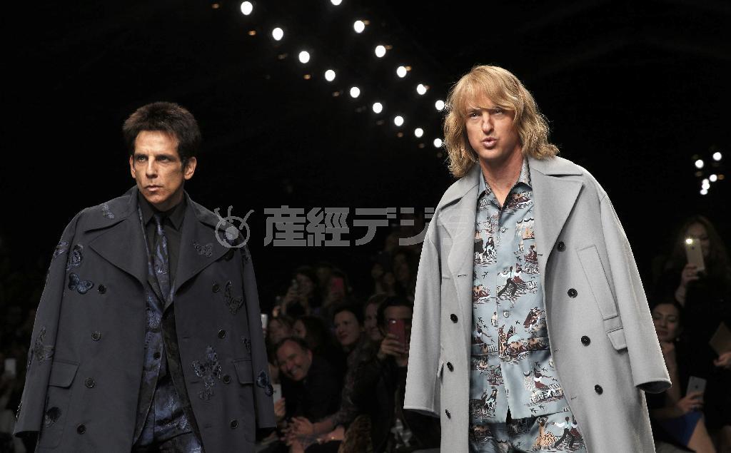 米俳優のベン・スティラーさん（左）とオーウェン・ウィルソンさん＝２０１５年３月１０日、フランス・首都パリ（ＡＰ）