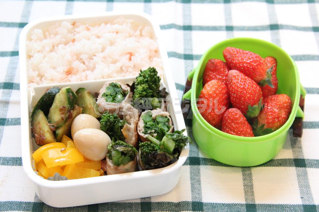 菜の花の肉巻き弁当。※６５２ｋｃａｌ、塩分２．８グラム（１人分）