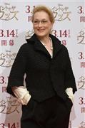 会見前に撮影に応じたメリル・ストリープさん＝２０１５年３月５日、東京都港区（今井正人撮影）