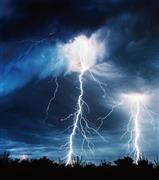 神秘的な稲妻も気象条件が関係している。（Ｃ）２０１５＿Ｄｉｓｃｏｖｅｒｙ＿Ｃｏｍｍｕｎｉｃａｔｉｏｎｓ，ＬＬＣ