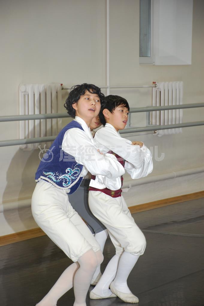 真剣な表情で練習に励む子供たち＝２０１５年２月１３日、ロシア・首都モスクワ（黒川信雄撮影）