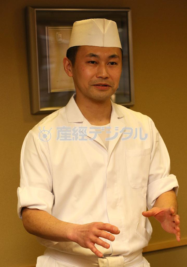 料理長の藤井孝之輔さん。「おいしかったと言っていただけるのが何よりうれしいです」＝２０１５年３月５日、京都市東山区（志儀駒貴撮影）