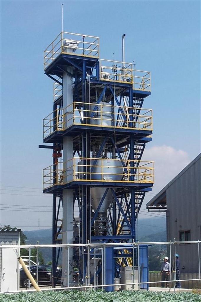 ジャパンブルーエナジーが２０１３年６月に建設した試験プラント＝群馬県渋川市