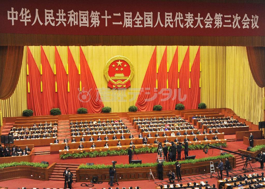 閉幕式を迎えた中国全人代＝２０１５年３月１５日、中国・首都北京市西城区の人民大会堂（共同）