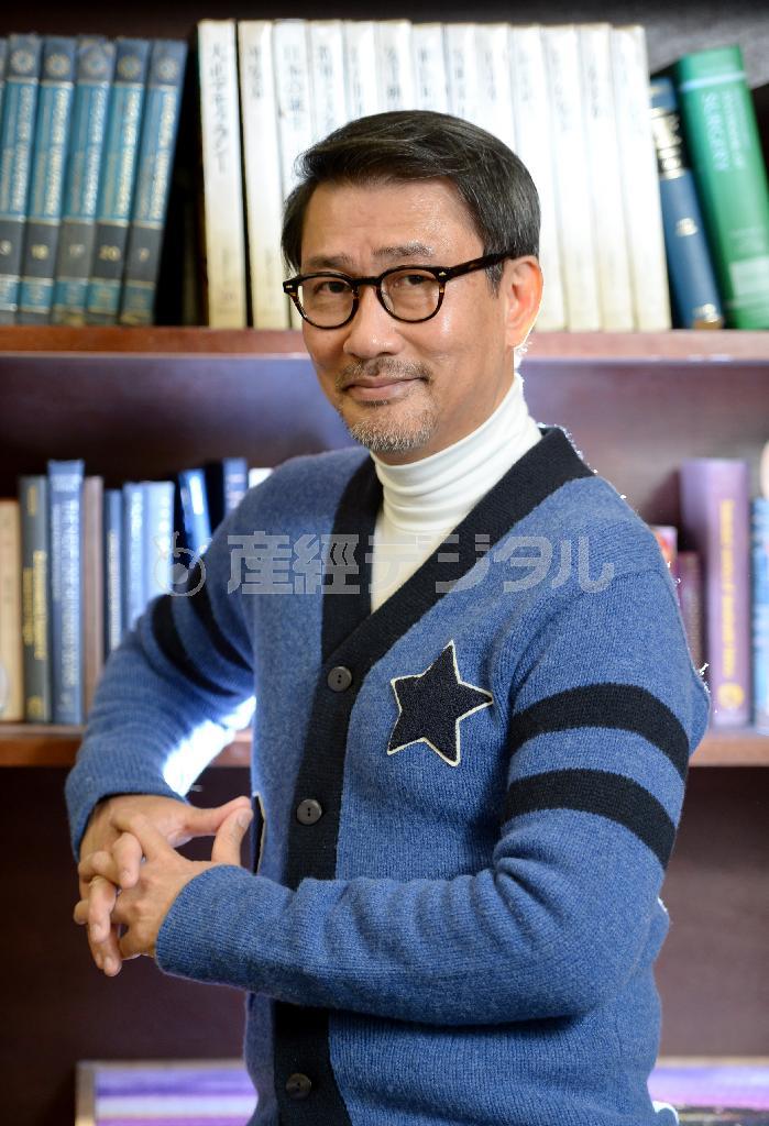 「自分が見たい芝居を、一緒に面白がってくれる人たちと作りたい」と話す、俳優の中井貴一さん＝２０１５年２月２６日、東京都新宿区（寺河内美奈撮影）