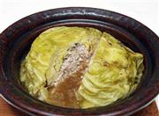 見た目も華やかな丸ごとロールキャベツ（野村成次撮影）