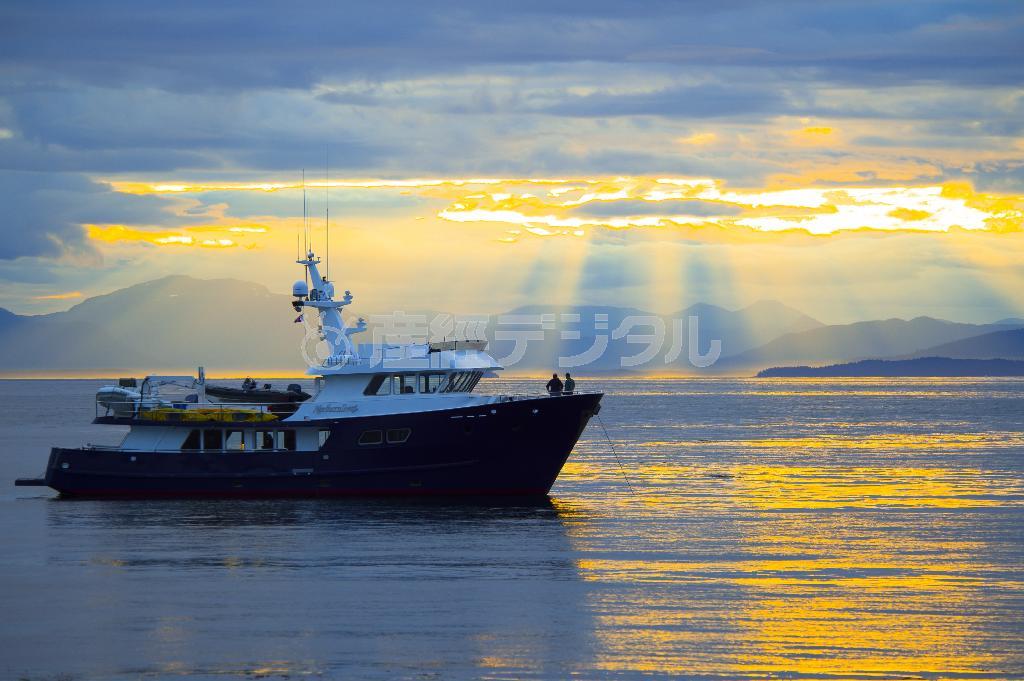 南東アラスカの海をめぐる客船。毎年会う船長はよき友人である＝２０１３年７月２６日、米アラスカ州（松本紀生さん撮影）