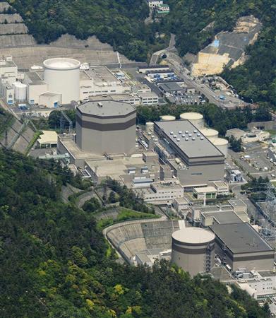 日本原子力発電の敦賀原発（手前から）１号機、２号機＝福井県敦賀市