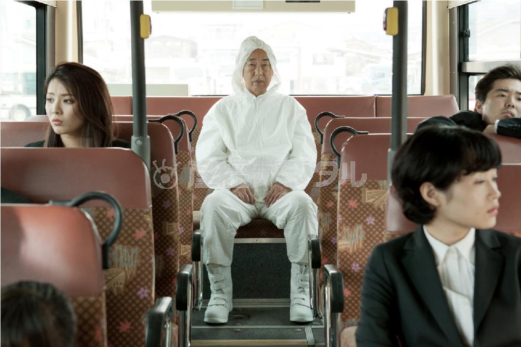 映画「正しく生きる」（福岡芳穂監督）の１シーン。（Ｃ）２０１５＿北白川派（マジックアワー提供）