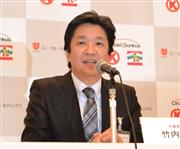 会見するサークルＫサンクスの竹内修一社長＝１８日、横浜市（山口暢彦撮影）