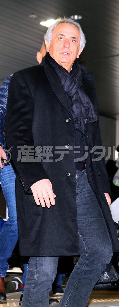 ＦＣ東京対横浜Ｍ戦を視察に訪れたバヒド・ハリルホジッチ監督＝２０１５年３月１４日、東京都調布市・味の素スタジアム（中井誠撮影）