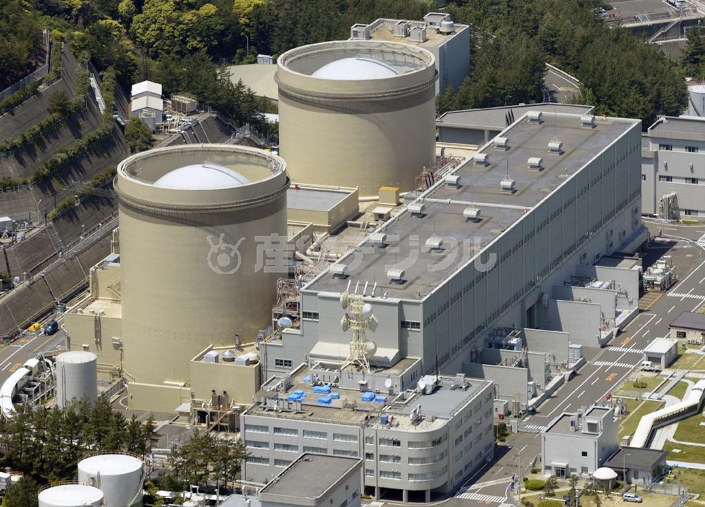 関西電力美浜原発の（手前から）１号機、２号機＝２０１３年５月、福井県三方郡美浜町（共同）