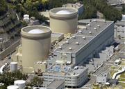 関西電力美浜原発の（手前から）１号機、２号機＝２０１３年５月、福井県三方郡美浜町（共同）