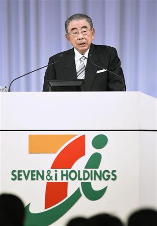 セブン＆アイ・ホールディングスの合同入社式であいさつする鈴木敏文会長＝１９日午前、東京都内のホテル