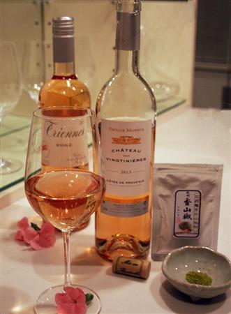 淡いサーモンピンク色のシャトー・デ・ヴァンティニエール＿コート・デ・プロヴァンス・ロゼ２０１３（青木冨美子さん提供）