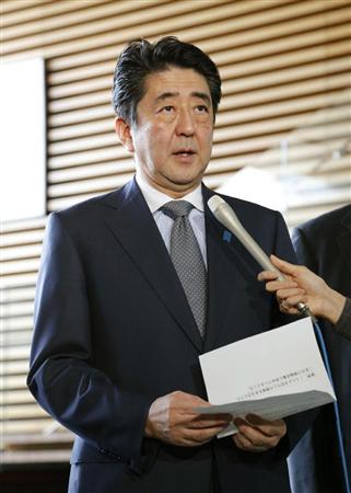 チュニジアでのテロ事件について記者会見する安倍首相＝１９日午前、首相官邸