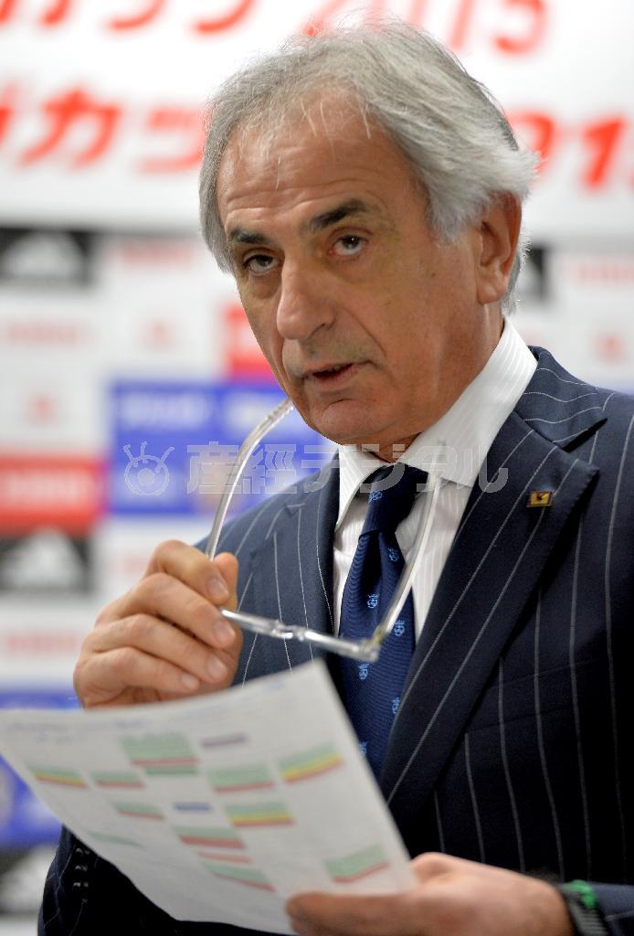 日本代表メンバーを発表するバヒド・ハリルホジッチ監督＝２０１５年３月１９日、東京都文京区（桐山弘太撮影）