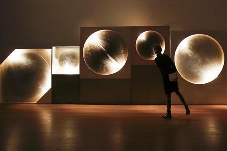 ドイツのアーティスト集団「グループ・ゼロ」の回顧展＝２０１５年３月２０日、ドイツ／首都ベルリン（ＡＰ）