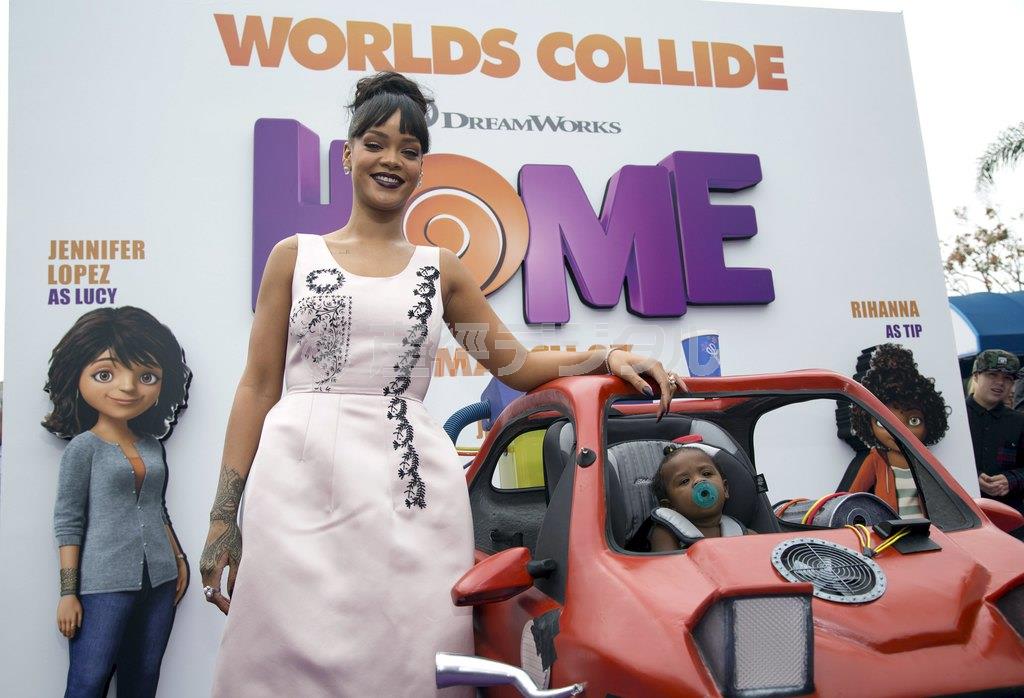 バルバドス出身の歌手、リアーナさん＝２０１５年３月２２日、米カリフォルニア州ロサンゼルス（ロイター）