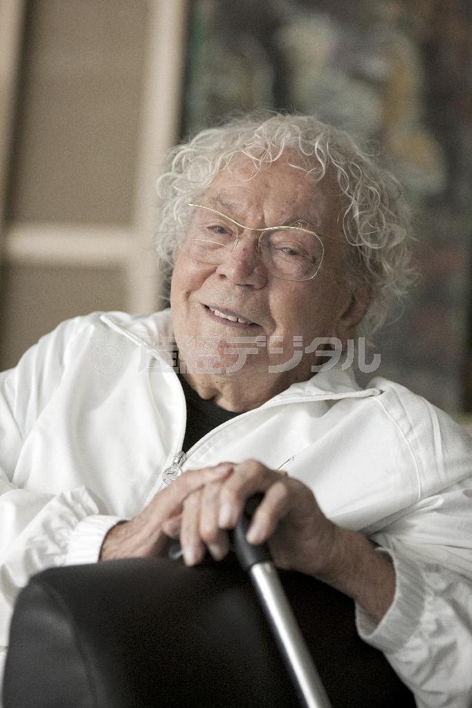 スイスの芸術家、ハンス・エルニ氏＝２０１１年６月１４日、スイス・ルツェルン（ＡＰ）